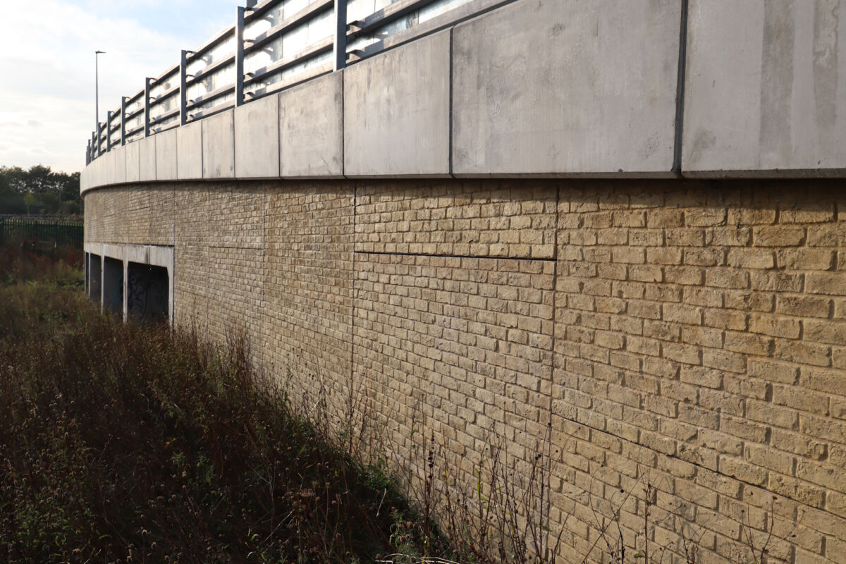 Reinforced earth retaining wall supporting the New River Bridge on Essex Road in Hoddesdon